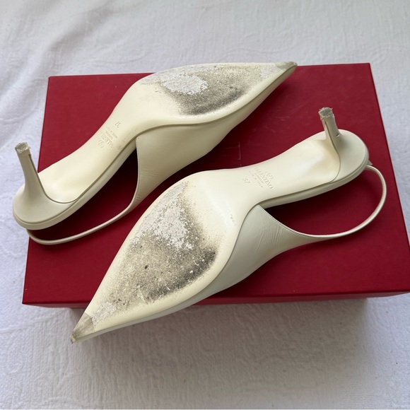 Valentino Women's Cream and Gold Pointed Heels - Picture 13 of 17